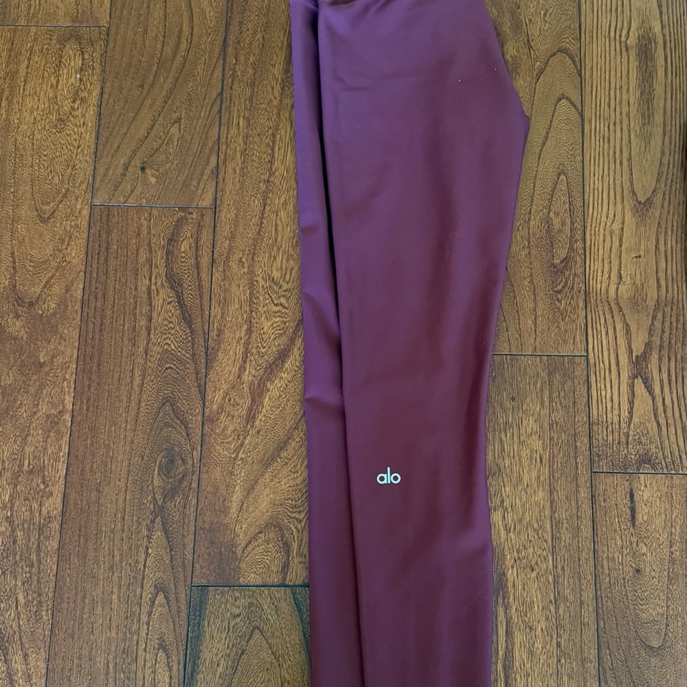 ALO maroon leggings